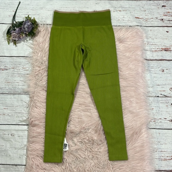 NWT Outdoor Voices Green Apple Seamless Rib 7/8 Leggings - Picture 2 of 10